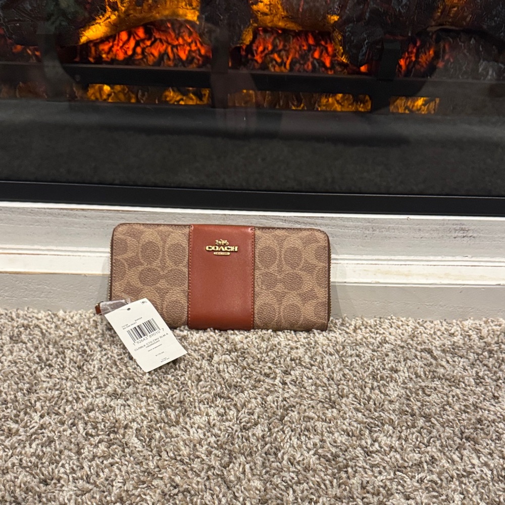 New With Tags : Coach Signature Brown and Tan Zip Wallet